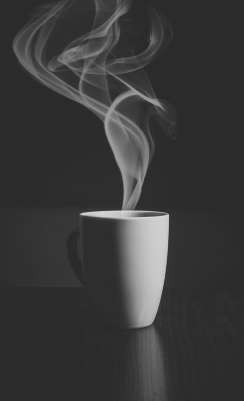 Kafein vücudunuzda en az 6 saat kalıyor, bu nedenle geç saatlerde kahve, çay veya kola içmeyin. 
