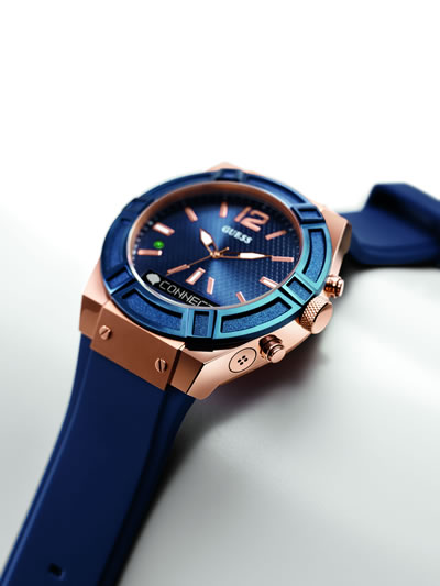 Guess’in Martian Watches ile yaptığı işbirliği sonucunda; Guess saatleri en çok talep gören saat kasasını akıllı saat teknolojisiyle geliştirdi. 
