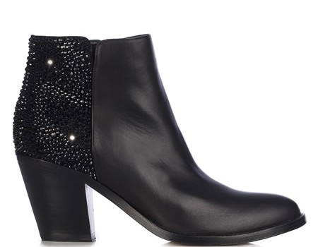 Feminen Ve Tutkulu Adımlar