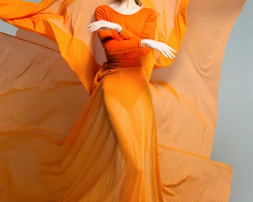 Bu yıl tüketiciler daha çok duygusal ve sanatsal denge'ye odaklanarak, canlı ve aynı zamanda romantik tonlardan bir karışım bekliyor.