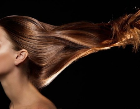 Birçoğumuz saç modelimizi ya da saç rengimizi çoğu kez değiştiririz. Saç kesimi yaptırmak ve tabi ki bu işlemi yaparken saçlarımızın da canlı olduğunu unutmayarak ve saçlarımızı küstürmeden yapılması gerekmektedir.