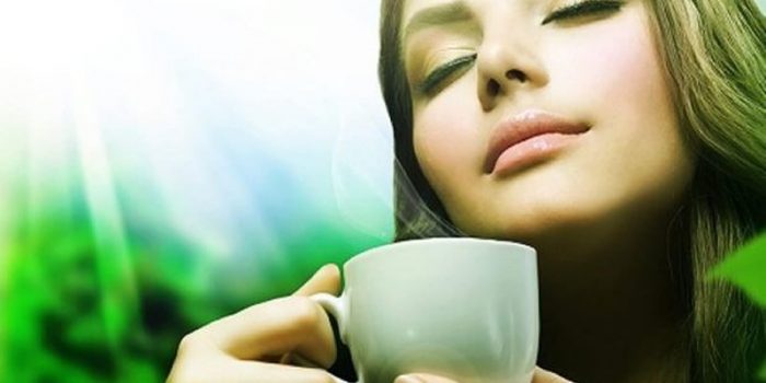 Elbette ülkemizde çay içmesini çok seviyoruz, fakat sağlık için en önemlisi Yeşil Çay ve bunu genellikle Karadeniz bölgesinde veya en kaliteli Yeşil Çay yapraklarını Uzakdoğudan bulabilirsiniz.