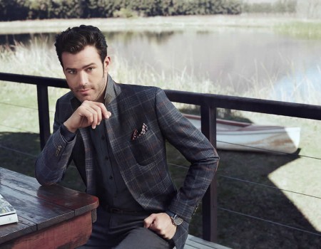 İlk markamız Pierre Cardin, az önce belirttiğimiz geçmişe hasret duyan erkeklere eski günlerdeki “bayramlık kıyafet” heyecanını yeniden yaşatabilmek için son derece avantajlı fiyatlar uyguluyor.