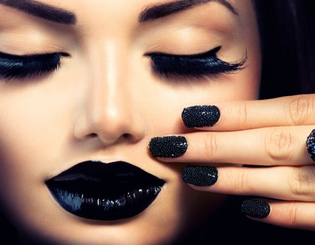 İnce Dudakları Makyaj la Dolgun Gösterme