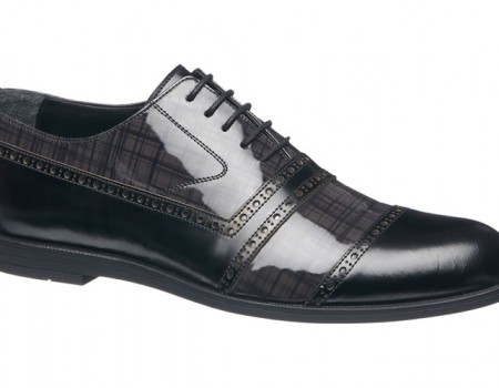 Soğuk havaların ve mevsim geçişlerinin kurtarıcı parçaları arasında bulunan postallar ve kısa botlar, erkeklerin gardırobunun başköşesinde yerini alıyor.