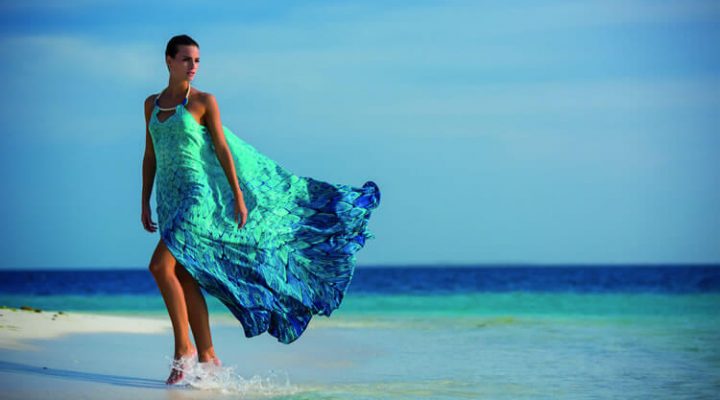 Vakko Mare 2016 İlkbahar-Yaz sezonuna yaz aylarının renkleri lacivert, yeşil ve sarı damga vuruyor. Kuş, palmiye gibi ilhamını doğadan alan baskılı motifler bu sezonun öne çıkan trendleri arasında yer alıyor.