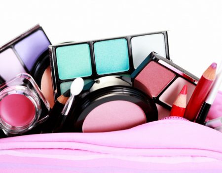 Makyaj Çantasında Neler Olmalı