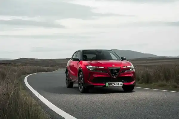 Alfa-Romeo-Junior-Elettrica-sifir-arac-fiyatlari mayis-2026 Tarzın ve tutkunun markası Alfa Romeo