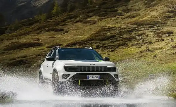 Jeep-Avenger-4xe-sifir-faizli-arac-kredisi-2026 80 yılı aşkın süredir SUV segmentinde küresel lider konumundaki Jeep® markası