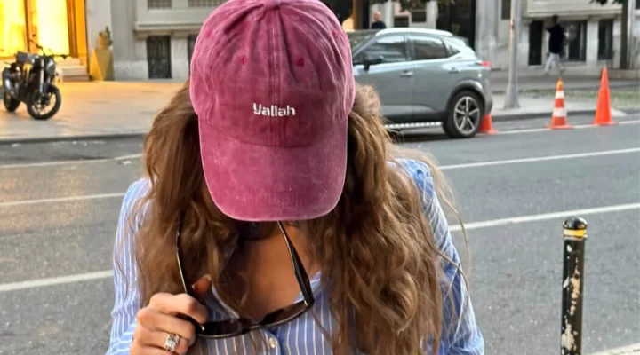 Aslı Sümen, Hatclo Şapkasıyla Sosyal Medyayı Salladı