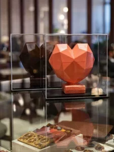 M Chocolate el yapımı çikolatalar, zarif kutuda sevgililer günü özel