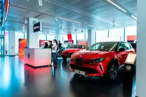 Alfa Romeo 33 Stradale ve Giulia Quadrifoglio Luna Rossa Arese Müzesi