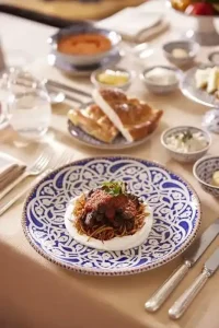 The Peninsula Istanbul’da Zarif İftar Sofraları ve Türk Sanat Müziği  