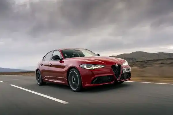 Alfa-Romeo-Junior-Tonale- Giulia-ve-Stelvio-exterior-tasarim-ve-yol-tutusu-odulu_converted_compressed Alfa Romeo Junior, Tonale, Giulia ve Stelvio exterior tasarım ve yol tutuşu ödülü
