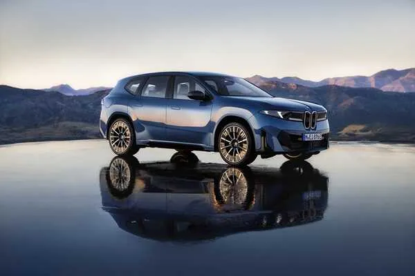 BMW Neue Klasse’nin iki milyonuncu elektrikli araç teslimatı