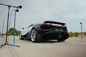 Bugatti Tourbillon’un V16 ses mühendisliği belgeselinden kamera arkası görüntü