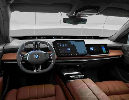 sıfır araç kampanyaları Yeni BMW 7 Serisi iç mekânı, BMW Panoramic Vision, Panoramic iDrive ekranı ve kahverengi deri koltuklar