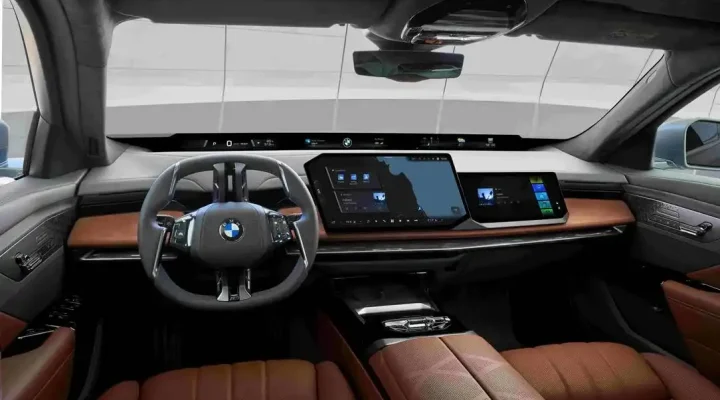 sıfır araç kampanyaları Yeni BMW 7 Serisi iç mekânı, BMW Panoramic Vision, Panoramic iDrive ekranı ve kahverengi deri koltuklar